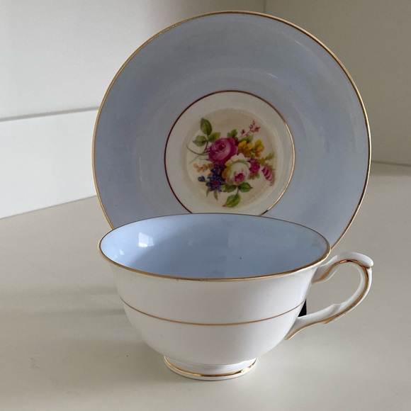 EUC VTG TAYLOR & KENT BONE CHINA BABY BLUE FLORAL TEACUP AND SAUCER - Picture 4 of 9